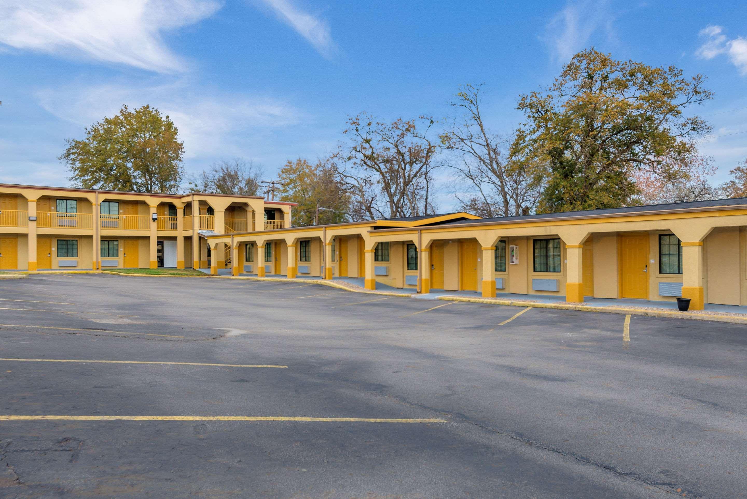 Super 8 By Wyndham Palestine Tx Ξενοδοχείο Εξωτερικό φωτογραφία