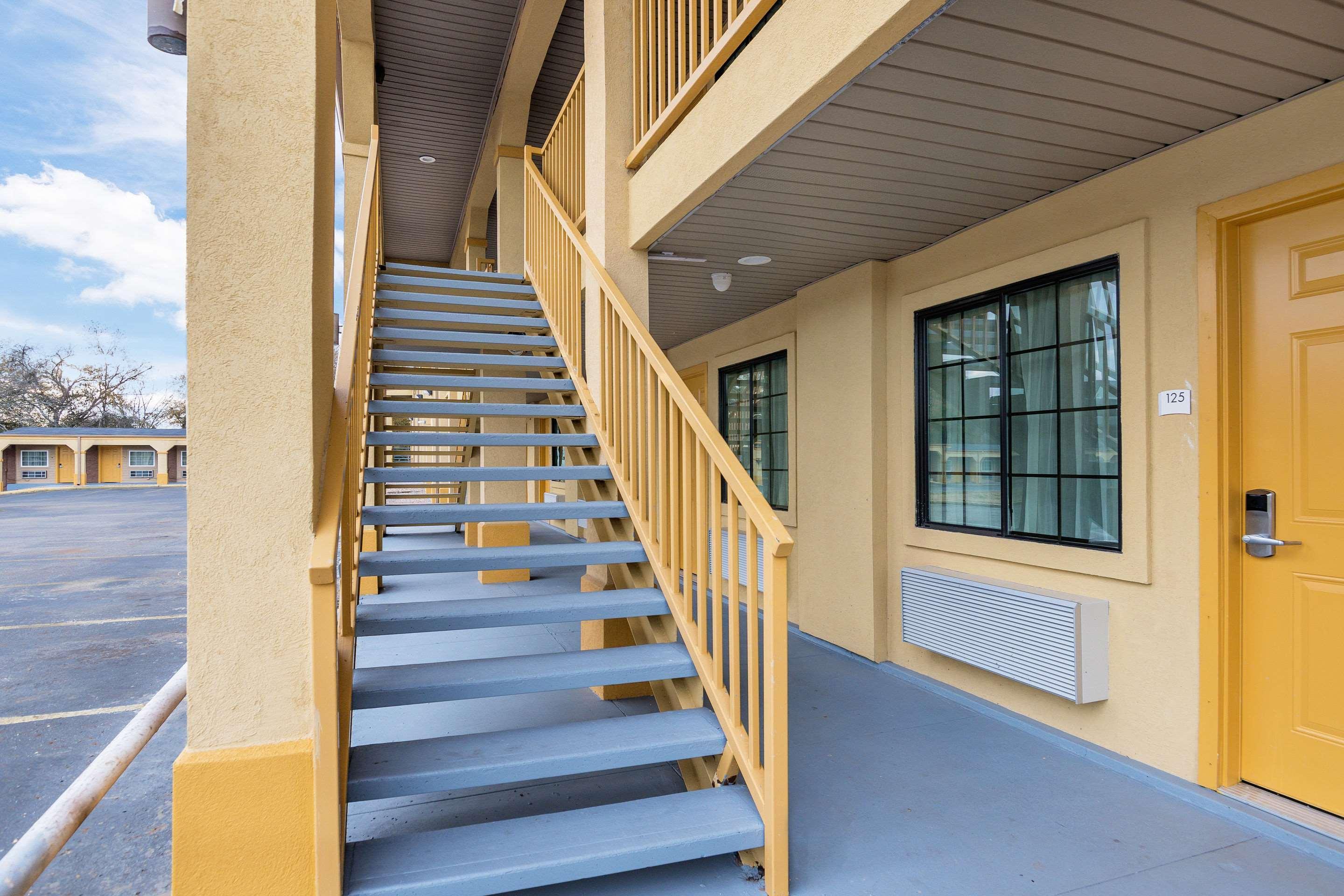 Super 8 By Wyndham Palestine Tx Ξενοδοχείο Εξωτερικό φωτογραφία