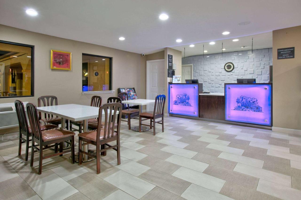 Super 8 By Wyndham Palestine Tx Ξενοδοχείο Εξωτερικό φωτογραφία