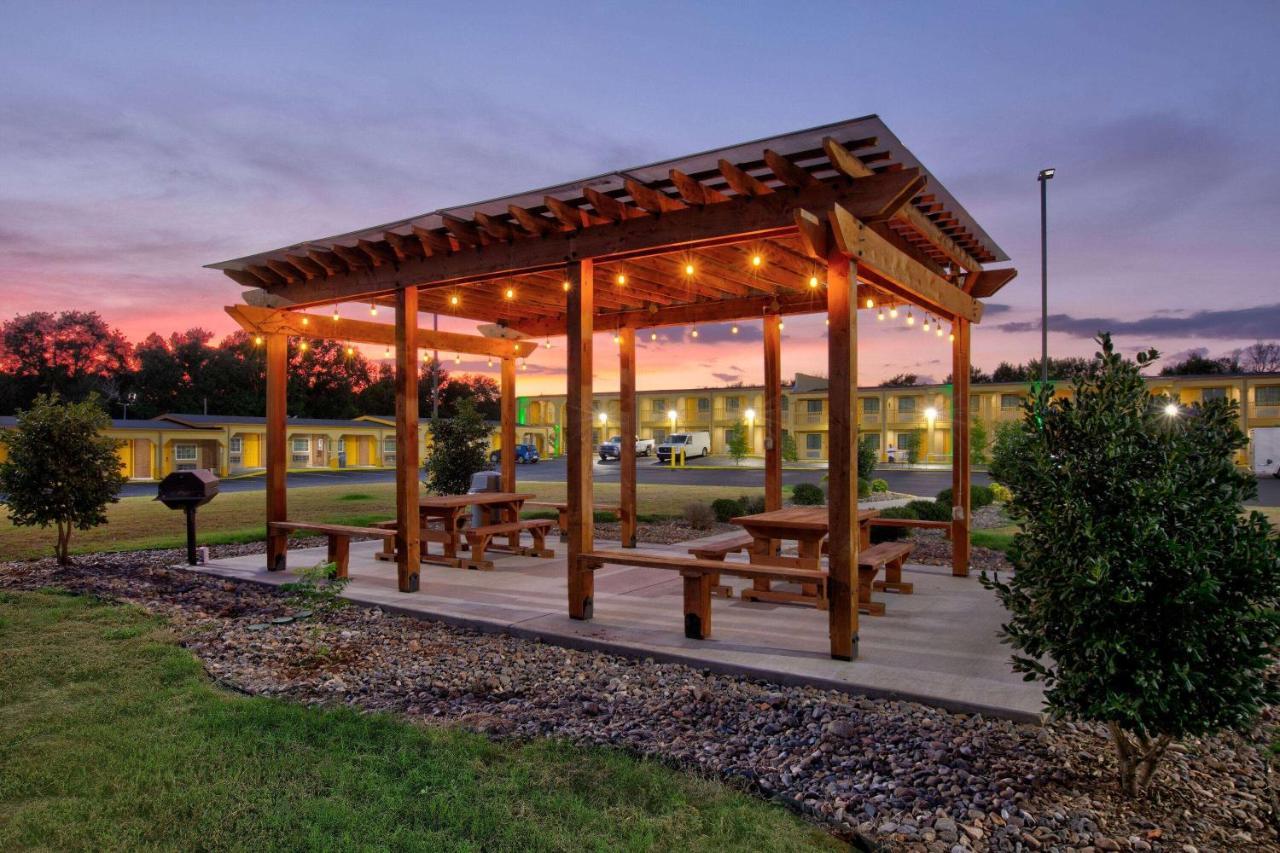 Super 8 By Wyndham Palestine Tx Ξενοδοχείο Εξωτερικό φωτογραφία