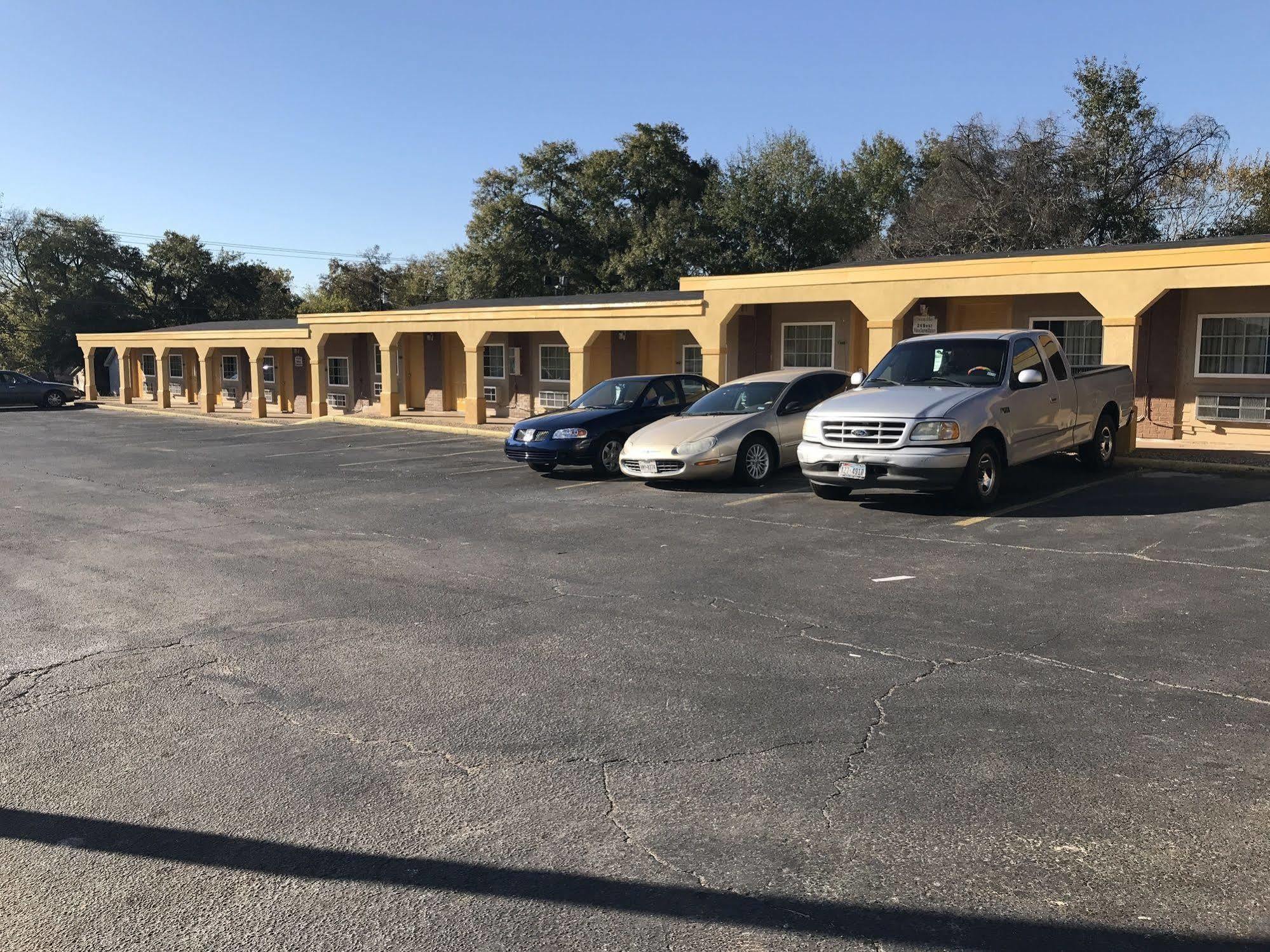 Super 8 By Wyndham Palestine Tx Ξενοδοχείο Εξωτερικό φωτογραφία